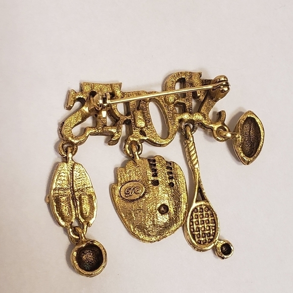 Vintage Danecraft Sports Brooch Pin Baseball Tennis Football Soccer Signed "D" - Picture 4 of 6